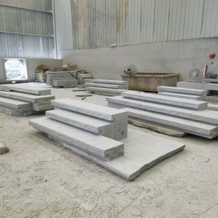 佛山 整石台阶（大面火烧+侧面自然面），出货前厂内拼装