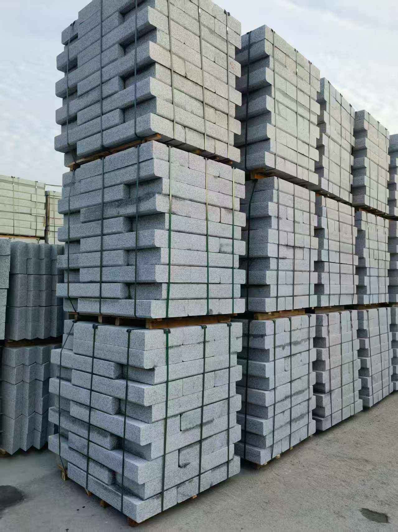 佛山 路沿石（路侧石），颜色一致，尺寸标准