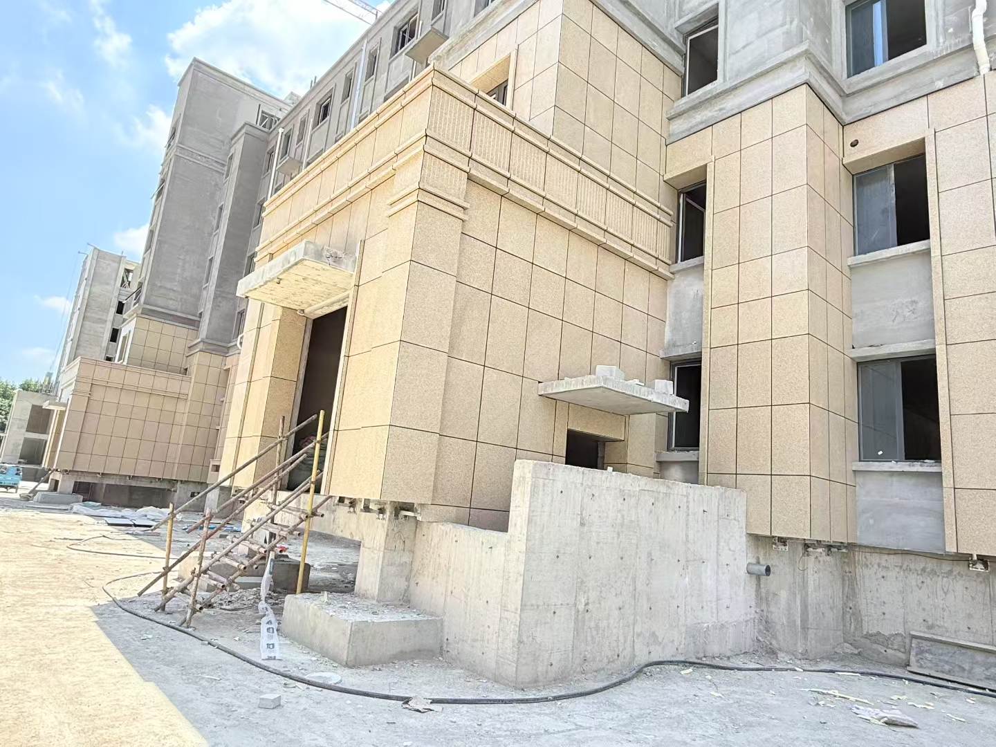 佛山 黄金麻干挂，工地实拍