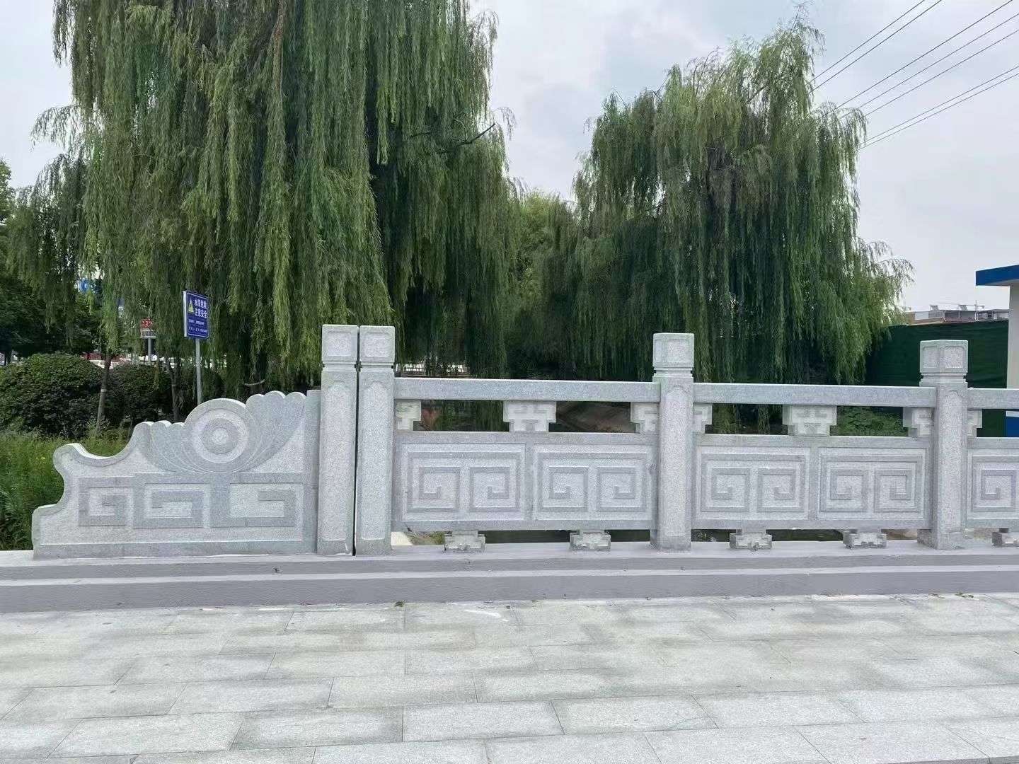 佛山 芝麻灰桥栏杆、河道栏杆安装效果