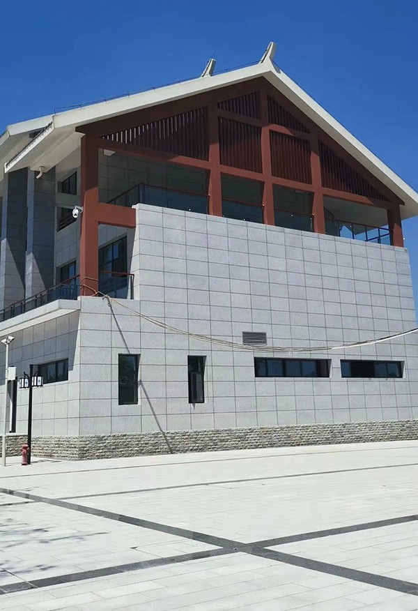 佛山芝麻灰花岗岩在景区地面及墙壁的应用