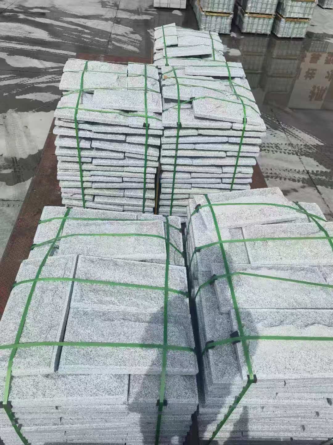 佛山 芝麻白蘑菇石装车出货