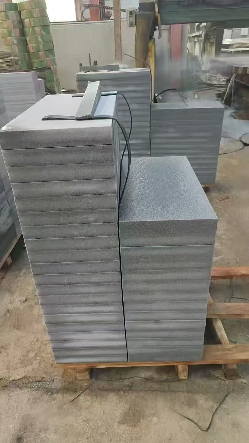 佛山 芝麻灰火烧面300*600*50地铺石材